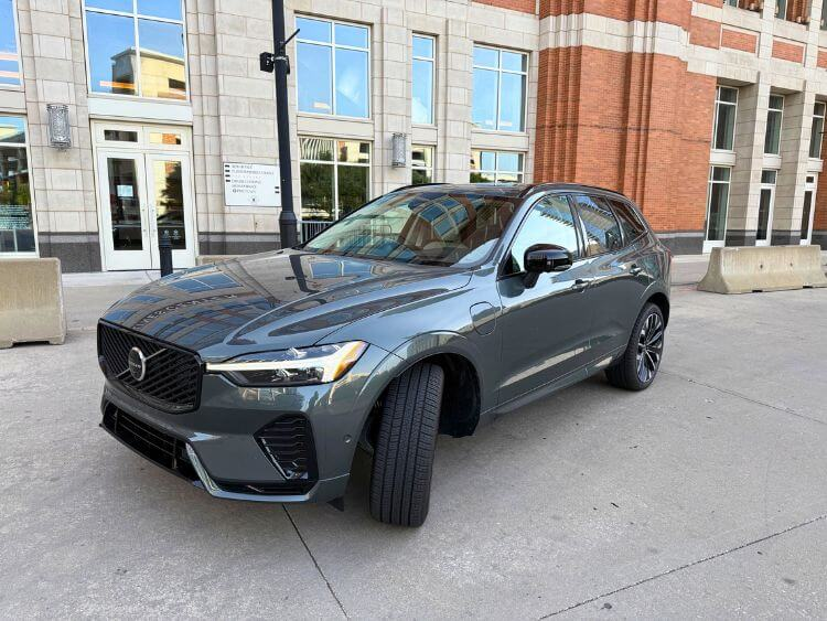 2026 Volvo XC60 T8 Plug-In Hybrid 